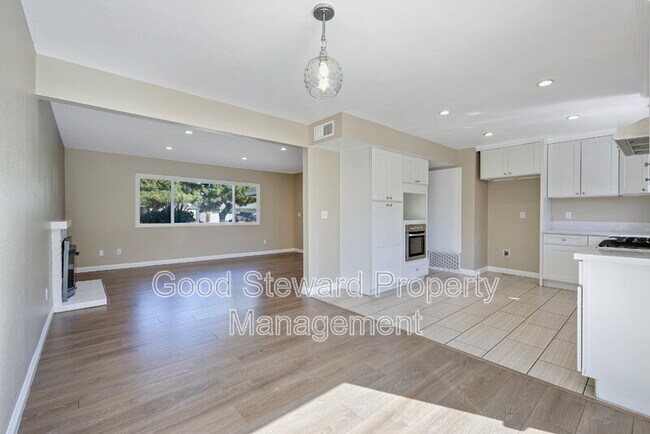 Foto del edificio - 6485 Clovis Pl