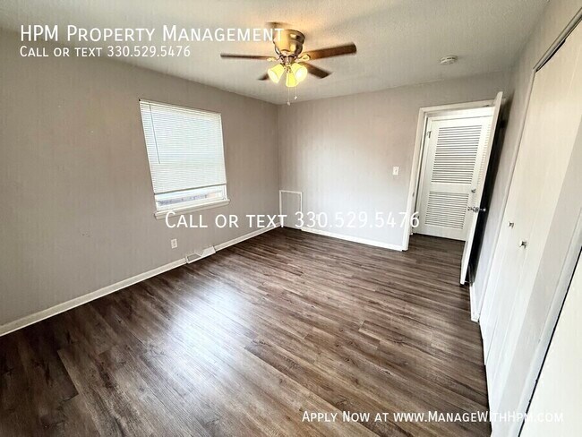 Foto del edificio - 21955 Miles Rd