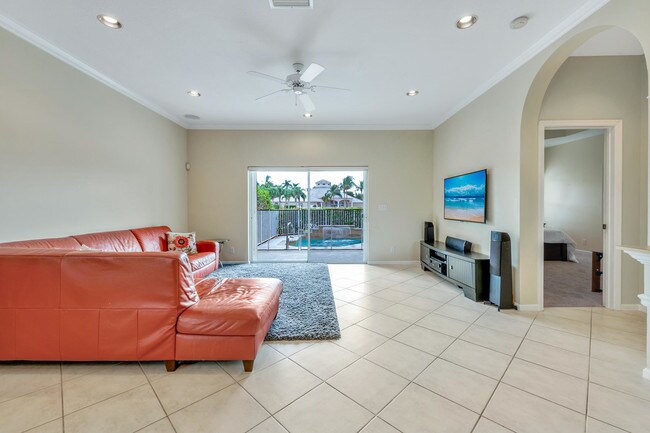 Building Photo - 8540  Pine Cay