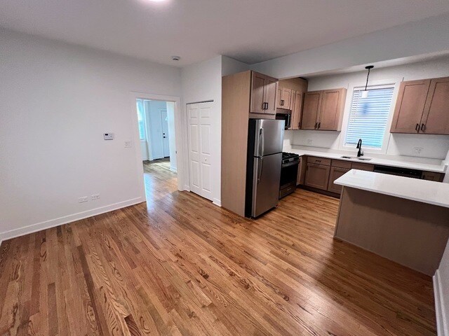 Foto del edificio - 2306 N Hoyne Ave
