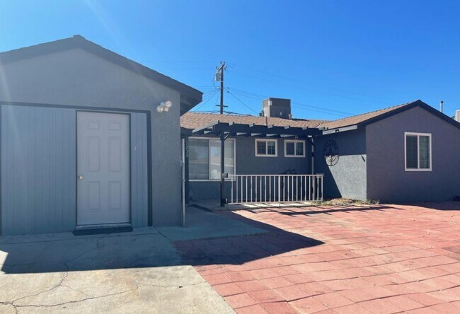 Building Photo - 1232 W Ave H-14