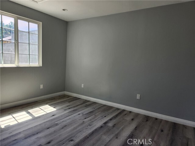 Building Photo - 1560 W 215th St
