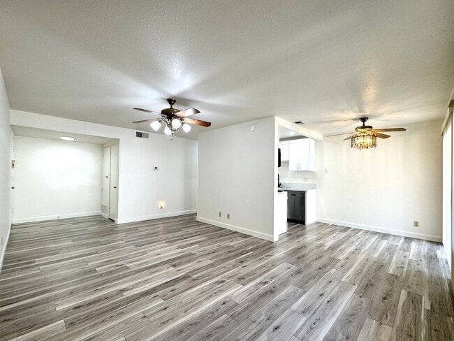 Building Photo - Cozy 2-Bedroom Condo in La Verne