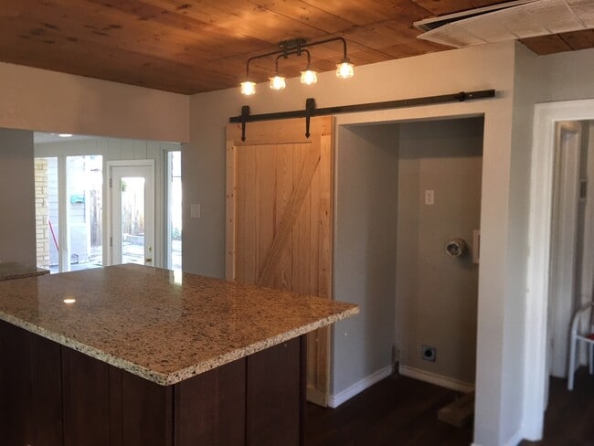 Building Photo - FOUR BEDROOM TWO BATHROOM NEAR ACU