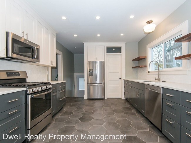 Building Photo - 3 br, 2 bath House - 6114 N Commercial Ave.