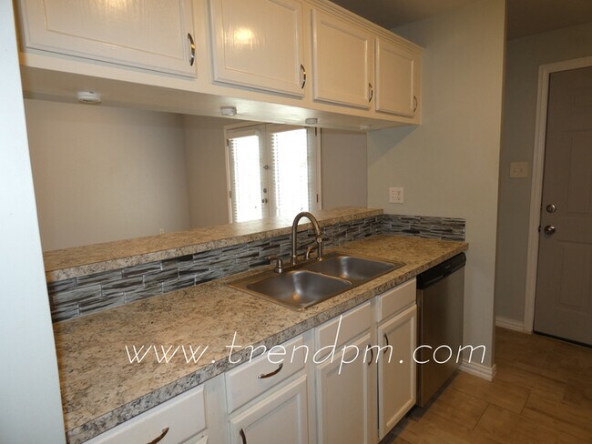 Foto del edificio - 3800 Flintwood Trail