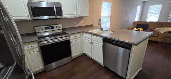 Foto del edificio - 547 Farmborough Ct