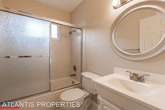 Building Photo - 2 br, 1 bath House - 5678 Allen Ave - #04