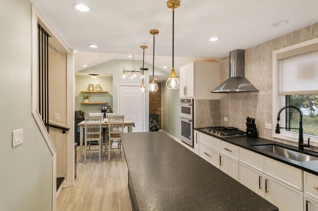 Foto del edificio - 635 E Prairie Ave