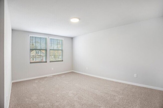 Foto del edificio - 670 Bush Blvd