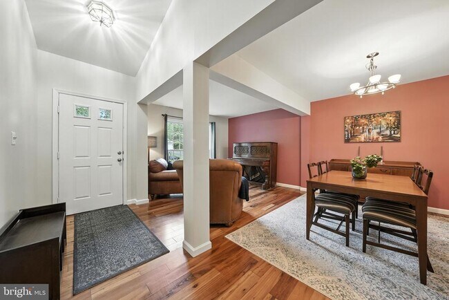 Building Photo - 9571 Basilwood Dr