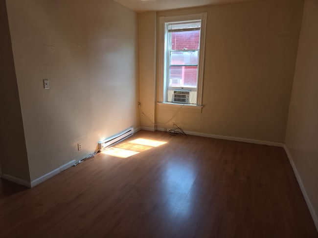 Building Photo - 3302 Winnebago St