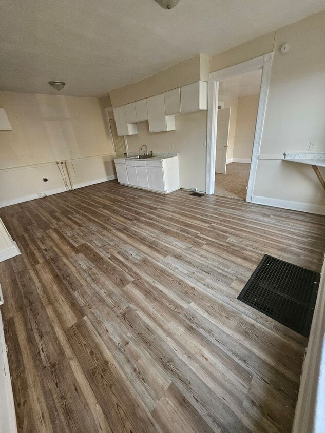 Primary Photo - 4 bedroom townhouse style unit on west side