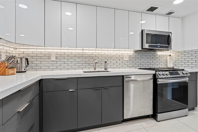 Foto del edificio - 3140 S Ocean Dr