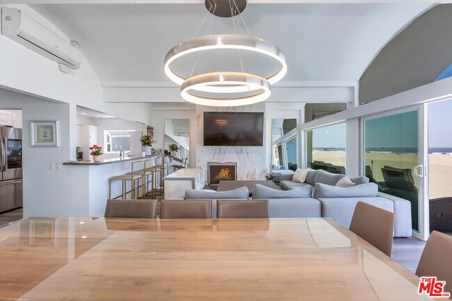 Building Photo - 3806 OCEAN FRONT Walk