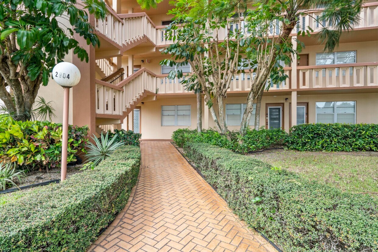 2804 Victoria Way Unit C2, Coconut Creek, FL 33066 Condo for Rent in