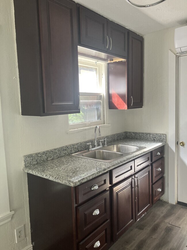 Foto del edificio - 3516 Nagle St