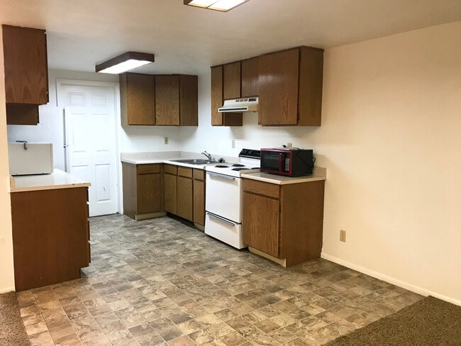 Building Photo - 588 L St