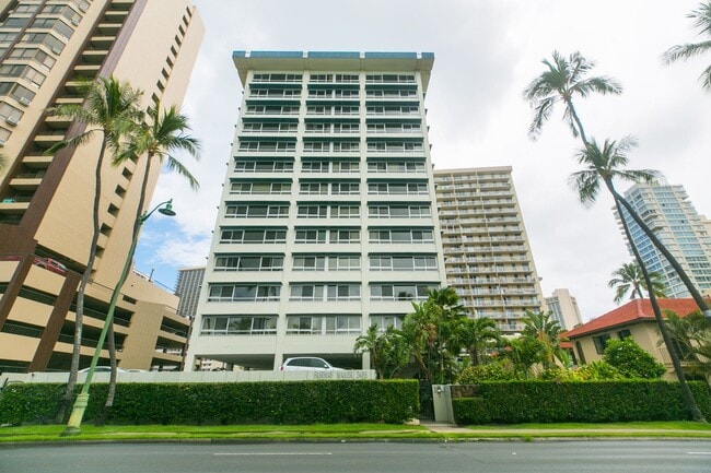 Foto del edificio - ? Spacious 2-Bedroom Condo at Fairway Manor – Incredible Value Near Waikiki! ?