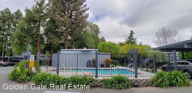 Building Photo - 2 br, 1.5 bath House - 1376 Tree Garden Place