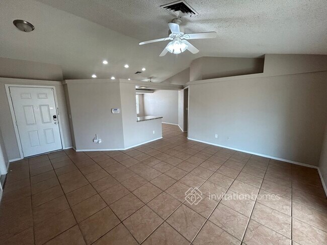 Building Photo - 8015 W Larkspur Dr