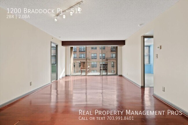 Building Photo - Sunny 2BD 2BA- Steps to Metro, Old Town, A...