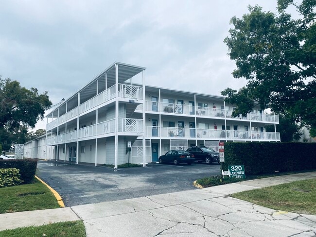 Hampshire House Condos (new paint) - 320 Lakeview St