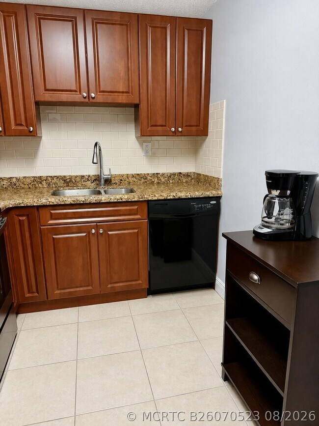 Foto del edificio - 405 Meadows Cir