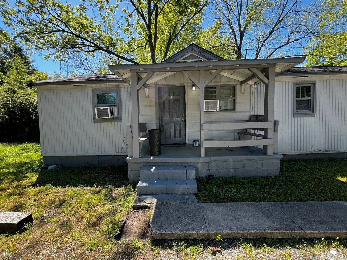 Primary Photo - 826 Winston Rd