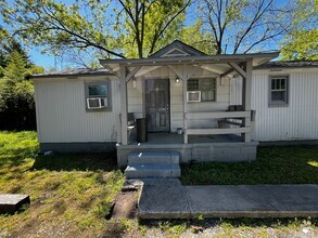 Building Photo - 826 Winston Rd