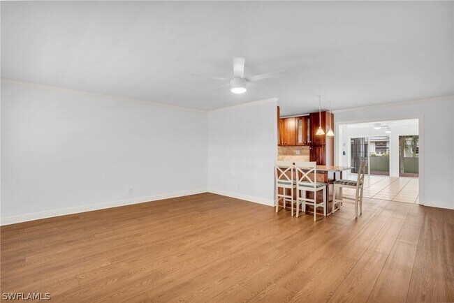 Building Photo - 1247 Royal Palm Dr