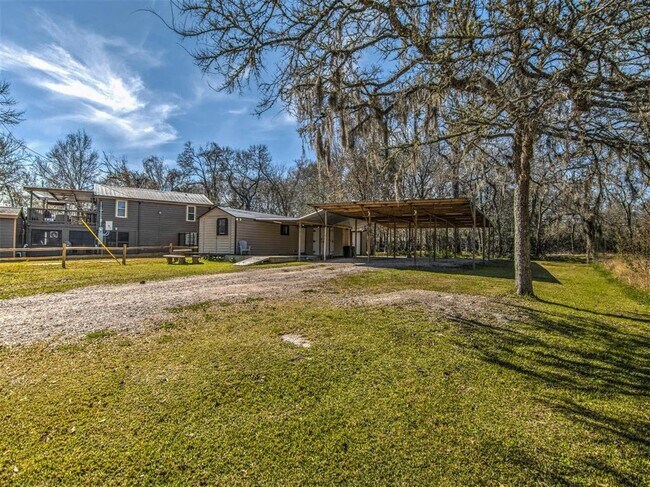 Foto del edificio - 218 Shady Oaks Harbor Rd