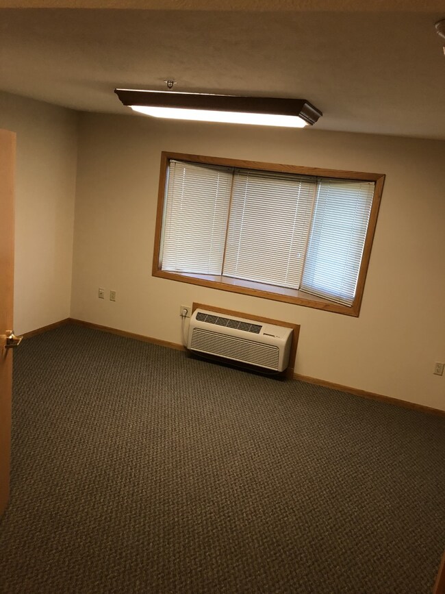 Building Photo - 150 Poppe Dr