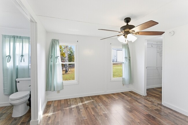 Foto del edificio - 1310 E Hendron Chapel Rd