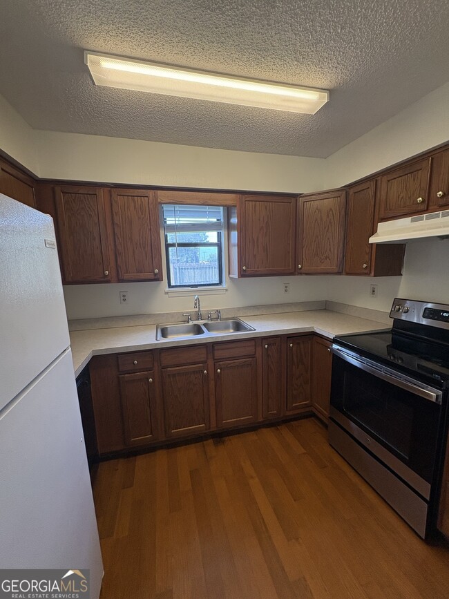 Building Photo - 502 Chateau Cir