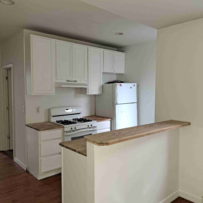411 McKean St Unit 2, Philadelphia, PA 19148 Room for Rent in