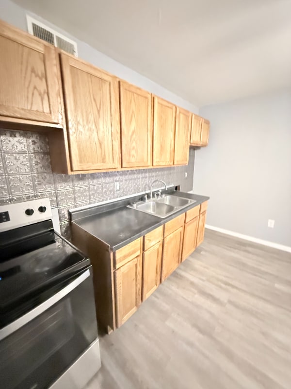 Photo - 1328 Longfellow Dr House