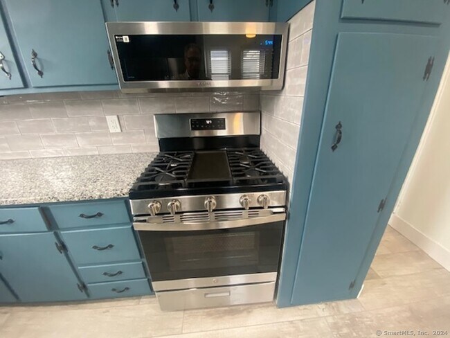 Foto del edificio - 279 Wakelee Ave