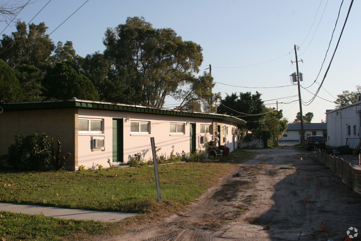 - Hampton Bay Apartments