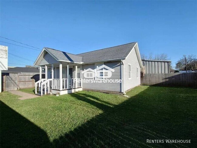 Building Photo - Beautiful 3 bedroom 1 bath cottage, fully ...