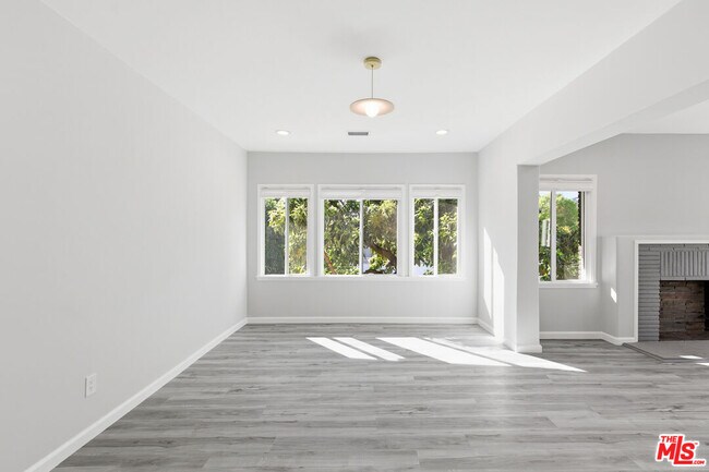 Foto del edificio - 6314 Primrose Ave