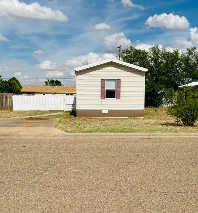 Foto principal - 3 bedroom 2 bath in Clovis