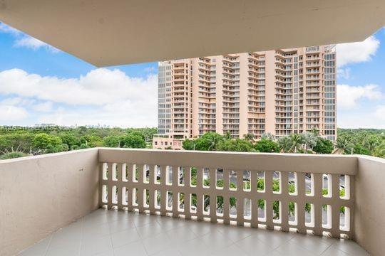 Foto del edificio - 90 Edgewater Dr