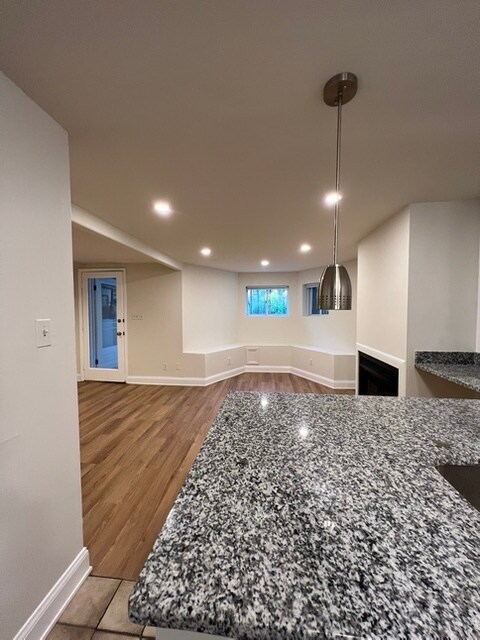 Desde la cocina mirando hacia la sala de estar - 1735 1/2 T St NW