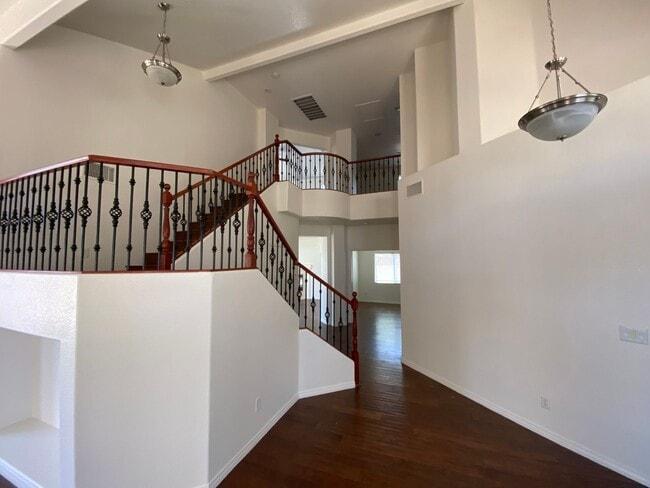 Foto del edificio - Immaculate Two-Story with Custom Pool & Entertainer’s Backyard!