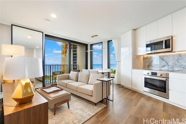 Building Photo - 987 Queen St