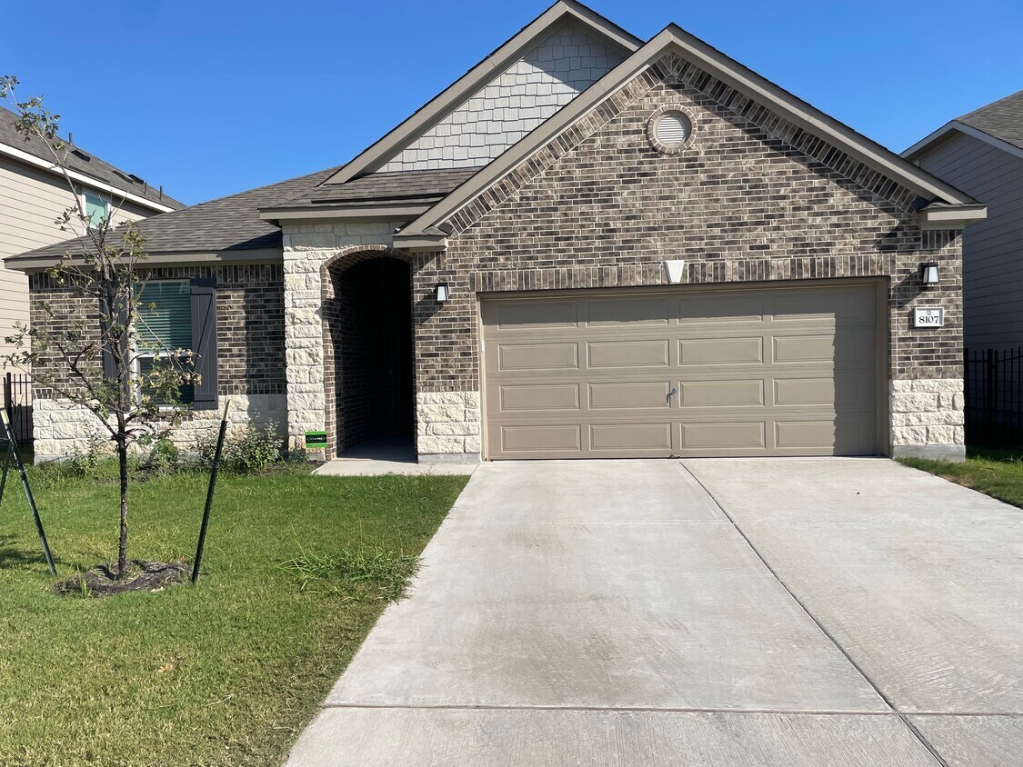 Foto principal - 8107 Marigny Way