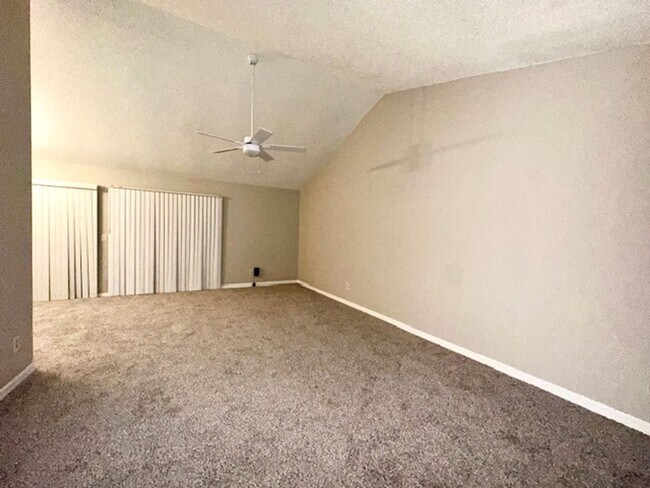 Foto del edificio - 2259 Coach House Blvd