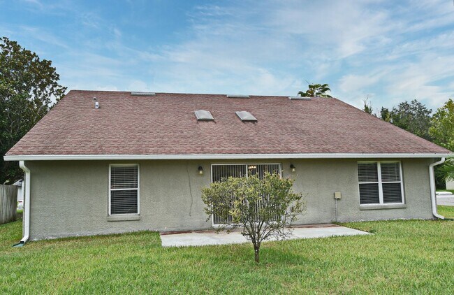 Building Photo - 1,850 Sq Ft 3-Bed, 2-Bath Orlando Home – Lawn Care Included & Fully Updated!