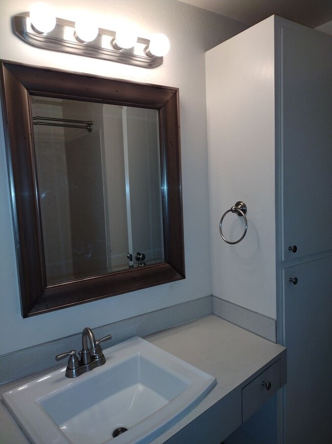 Building Photo - 1 bed room 1 bath in Beautiful South Eugene